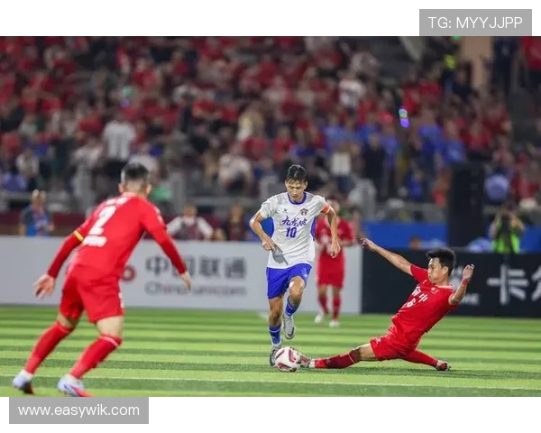 中国足球超级联赛新赛季开幕 恒大迎战上港引爆全场热情