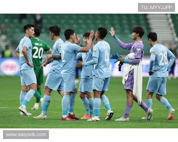 中国足球联赛激战正酣 多队争夺冠军席位竞争愈发激烈